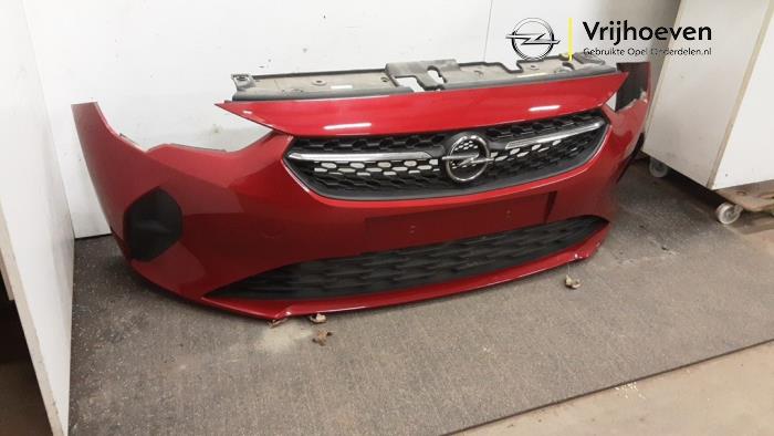 Voorbumper van een Opel Corsa F (UB/UH/UP) 1.2 Turbo 12V 100 2022