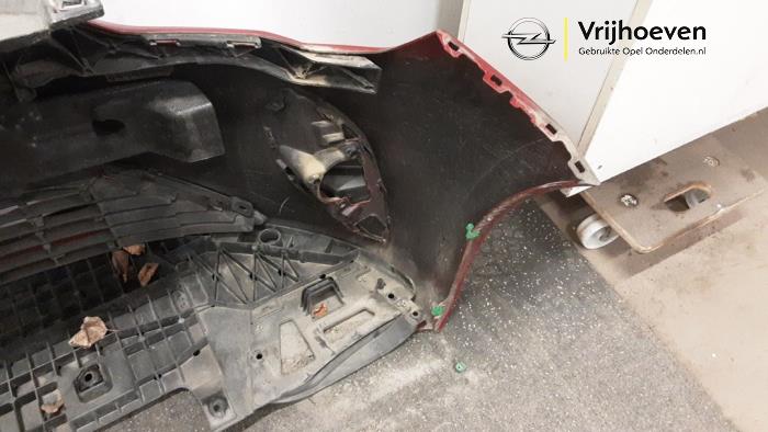 Voorbumper van een Opel Corsa F (UB/UH/UP) 1.2 Turbo 12V 100 2022