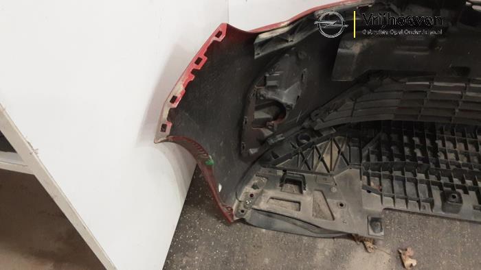 Voorbumper van een Opel Corsa F (UB/UH/UP) 1.2 Turbo 12V 100 2022