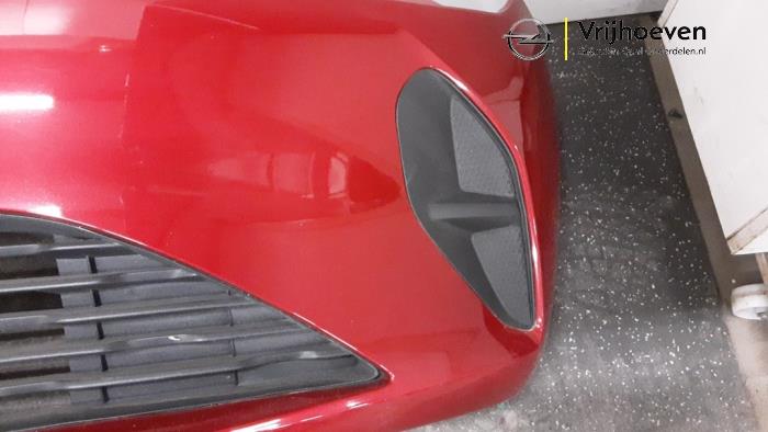 Voorbumper van een Opel Corsa F (UB/UH/UP) 1.2 Turbo 12V 100 2022