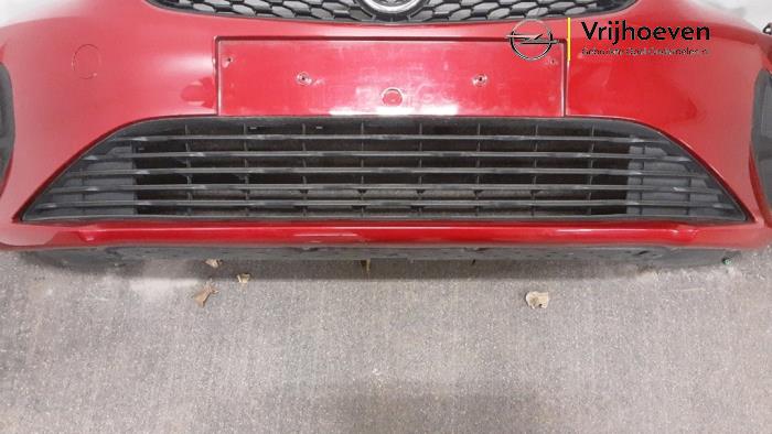 Voorbumper van een Opel Corsa F (UB/UH/UP) 1.2 Turbo 12V 100 2022