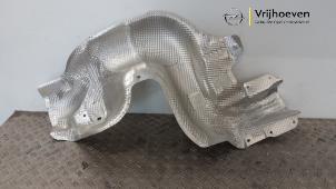 Gebruikte Hitteschild uitlaat Opel Corsa F (UB/UH/UP) 1.2 Turbo 12V 100 Prijs € 50,00 Inclusief btw aangeboden door Autodemontage Vrijhoeven B.V.