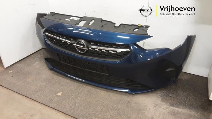 Voorbumper van een Opel Corsa F (UB/UH/UP) 1.2 Turbo 12V 100 2021