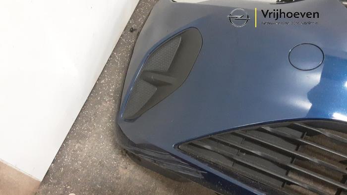 Voorbumper van een Opel Corsa F (UB/UH/UP) 1.2 Turbo 12V 100 2021