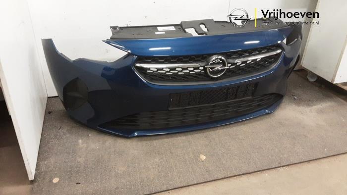 Voorbumper van een Opel Corsa F (UB/UH/UP) 1.2 Turbo 12V 100 2021