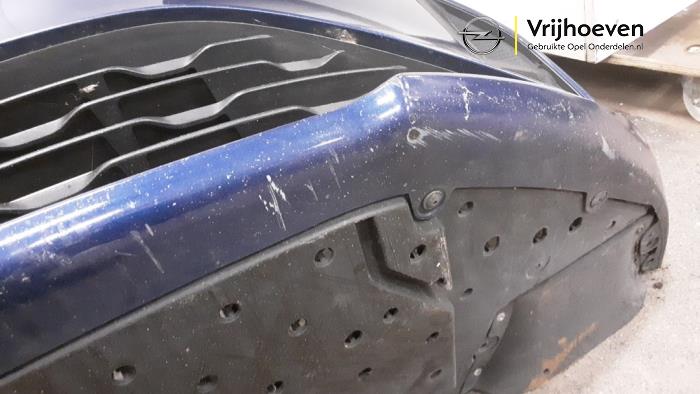 Voorbumper van een Opel Corsa F (UB/UH/UP) 1.2 Turbo 12V 100 2021