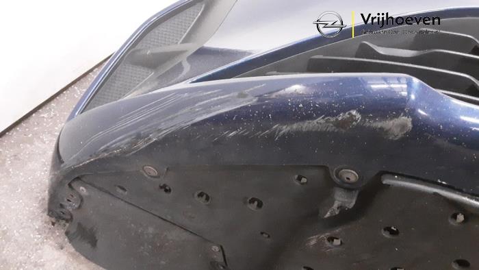 Voorbumper van een Opel Corsa F (UB/UH/UP) 1.2 Turbo 12V 100 2021