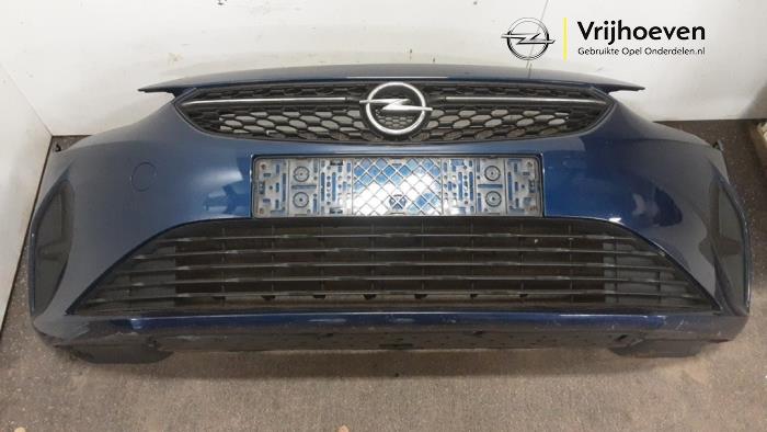 Voorbumper van een Opel Corsa F (UB/UH/UP) 1.2 Turbo 12V 100 2021