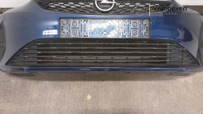 Voorbumper van een Opel Corsa F (UB/UH/UP) 1.2 Turbo 12V 100 2021