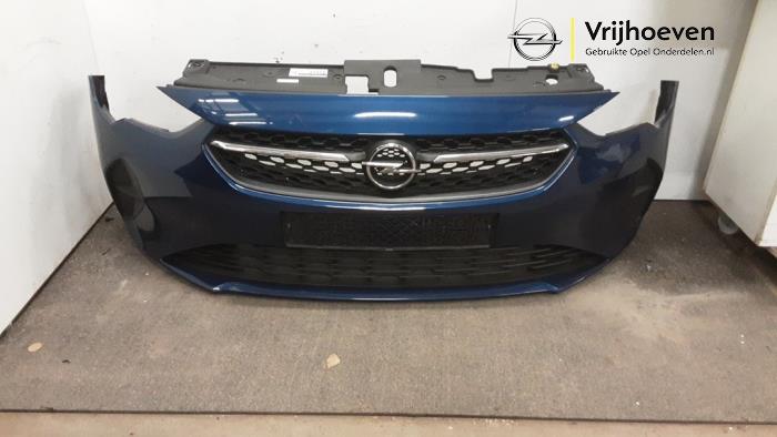 Voorbumper van een Opel Corsa F (UB/UH/UP) 1.2 Turbo 12V 100 2021