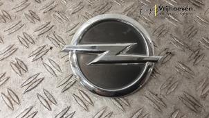 Usagé Commutateur hayon Opel Adam 1.2 16V Prix € 30,00 Règlement à la marge proposé par Autodemontage Vrijhoeven B.V.