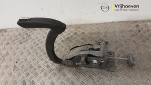 Gebruikte Handremhendel Opel Crossland (X) 1.2 Turbo 12V Prijs € 175,00 Margeregeling aangeboden door Autodemontage Vrijhoeven B.V.