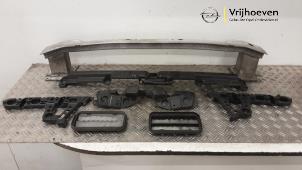 Begagnade Stötfångarram, bak Opel Insignia Grand Sport 1.5 Turbo 16V 140 Pris € 75,00 Marginaltabell erbjuds av Autodemontage Vrijhoeven B.V.