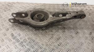 Gebruikte Draagarm onder rechts-achter Opel Insignia Grand Sport 1.5 Turbo 16V 140 Prijs € 40,00 Margeregeling aangeboden door Autodemontage Vrijhoeven B.V.