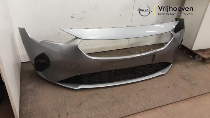 Voorbumper van een Opel Corsa F (UB/UH/UP) 1.2 Turbo 12V 100 2020