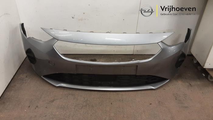 Voorbumper van een Opel Corsa F (UB/UH/UP) 1.2 Turbo 12V 100 2020