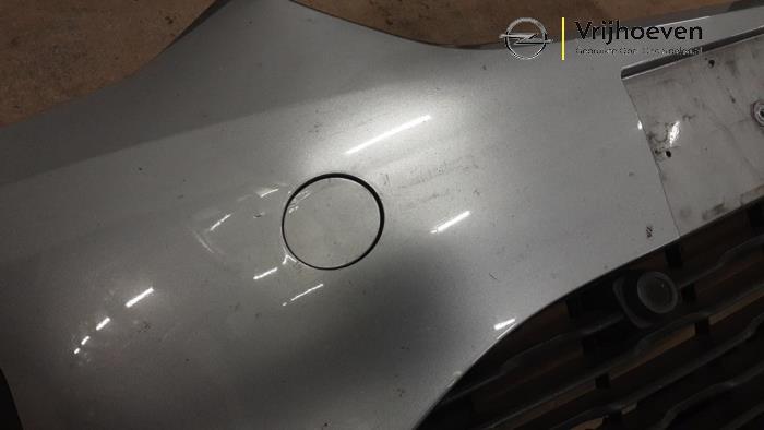Voorbumper van een Opel Corsa F (UB/UH/UP) 1.2 Turbo 12V 100 2020