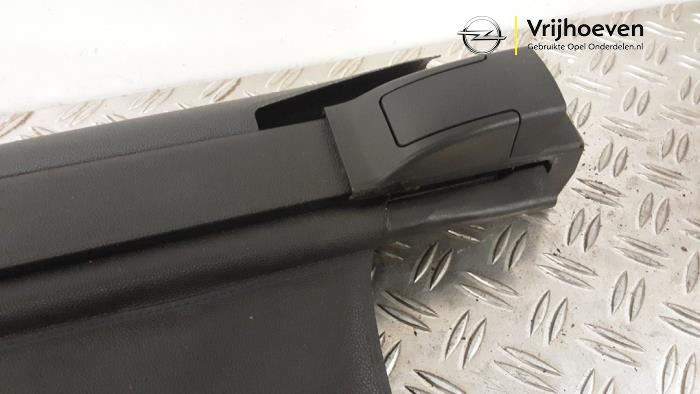 Dekzeil Bagageruimte van een Opel Astra H SW (L35) 1.6 16V Twinport 2005