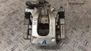 Begagnade Bakre bromsok, vänster Opel Corsa F (UB/UH/UP) 1.2 Turbo 12V 100 Pris € 50,00 Marginaltabell erbjuds av Autodemontage Vrijhoeven B.V.