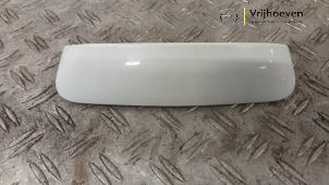 Gebruikte Handgreep Achterklep Opel Corsa D 1.2 16V LPG Prijs € 20,00 Margeregeling aangeboden door Autodemontage Vrijhoeven B.V.