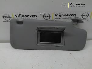 Gebruikte Zonneklep Opel Karl 1.0 12V Prijs € 20,00 Margeregeling aangeboden door Autodemontage Vrijhoeven B.V.