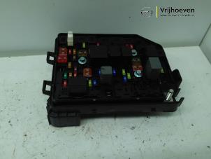 Begagnade Säkringsbox Opel Karl 1.0 12V Pris € 100,00 Marginaltabell erbjuds av Autodemontage Vrijhoeven B.V.