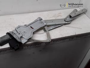 Używane Mechanizm szyby prawej przedniej wersja 2-drzwiowa Opel Astra G (F07) 1.8 16V Cena € 35,00 Procedura marży oferowane przez Autodemontage Vrijhoeven B.V.