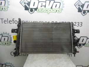 Gebruikte Radiateur Opel Zafira Mk.II (M75) 1.6 16V Prijs op aanvraag aangeboden door DeVo Autoparts