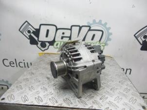 Gebruikte Dynamo Renault Captur (2R) 1.2 TCE 16V EDC Prijs op aanvraag aangeboden door DeVo Autoparts
