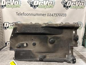 Gebruikte Beschermplaat bodem Mazda CX-5 II (KF) 2.0 SkyActiv-G 150 16V 2WD Prijs € 48,40 Inclusief btw aangeboden door DeVo Autoparts