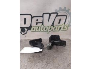 Używane Zawias drzwi prawych tylnych Mercedes GLC Coupe (C253) 2.2 220d 16V BlueTEC 4-Matic Cena € 30,25 Z VAT oferowane przez DeVo Autoparts