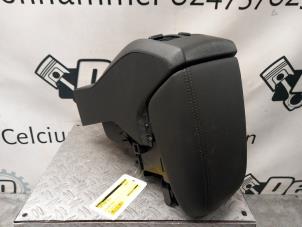 Begagnade Mittkonsol Ford C-Max (DXA) 1.5 TDCi 105 ECOnetic 16V Pris € 60,50 Inklusive moms erbjuds av DeVo Autoparts