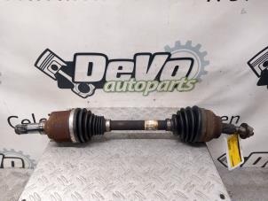 Używane Os napedowa lewy tyl Ford Focus 3 1.0 Ti-VCT EcoBoost 12V 100 Cena € 90,75 Z VAT oferowane przez DeVo Autoparts