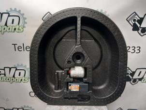 Begagnade Däckreparationssats Ford Focus 3 Wagon 1.0 Ti-VCT EcoBoost 12V 125 Pris € 54,45 Inklusive moms erbjuds av DeVo Autoparts