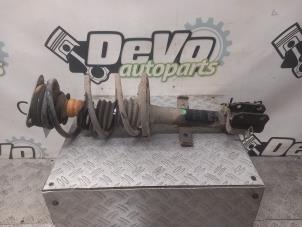 Gebruikte Schokdemper links-voor Renault Captur (2R) 1.2 TCE 16V EDC Prijs € 78,65 Inclusief btw aangeboden door DeVo Autoparts