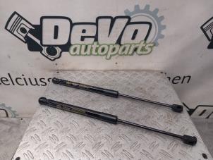 Gebruikte Set Gasdempers Achterklep Kia Niro I (DE) 1.6 GDI Hybrid Prijs € 60,50 Inclusief btw aangeboden door DeVo Autoparts