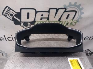 Używane Listwa wykonczeniowa licznika kilometrów Peugeot 2008 (UD/UK/UR/US/UX) 1.2 VTi 12V PureTech 155 Cena € 36,30 Z VAT oferowane przez DeVo Autoparts