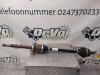 Drivaxel, höger fram från en Peugeot 3008 II (M4/MC/MJ/MR), 2016 1.2 12V e-THP PureTech 130, MPV, Bensin, 1.199cc, 96kW (131pk), FWD, EB2ADTS; HNS, 2018-07, MRHNS 2018