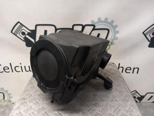 Gebruikte Luchtfilterhuis Ford C-Max (DXA) 1.5 Ti-VCT EcoBoost 150 16V Van Prijs € 42,35 Inclusief btw aangeboden door DeVo Autoparts