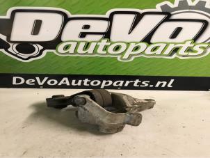 Gebruikte Versnellingsbak Steun Peugeot 407 SW (6E) 2.0 HDiF 16V Prijs op aanvraag aangeboden door DeVo Autoparts