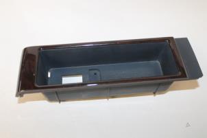 Używane Schowek Audi A6 Cena € 8,00 Procedura marży oferowane przez Autoparts Veghel