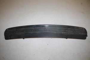 Gebruikte Bumper Rooster Audi 80 Prijs € 8,00 Margeregeling aangeboden door Autoparts Veghel