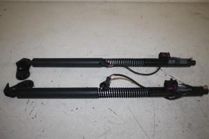 Gebruikte Sluithulpmotor achterklep Audi RS7 Prijs € 450,02 Inclusief btw aangeboden door Autoparts Veghel