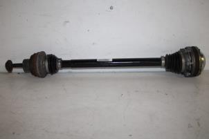 Begagnade Drivaxel, vänster bak Audi SQ5 (8RB) 3.0 TDI V6 24V Pris € 30,00 Marginaltabell erbjuds av Autoparts Veghel