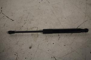 Begagnade Gasfjäder, motorhuv, vänster Audi SQ5 (8RB) 3.0 TDI V6 24V Pris € 20,00 Marginaltabell erbjuds av Autoparts Veghel