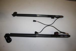 Gebruikte Sluithulpmotor achterklep Audi A7 Sportback (4GA/4GF) Prijs € 450,00 Margeregeling aangeboden door Autoparts Veghel