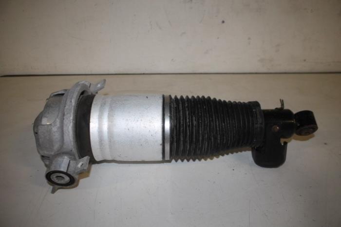 Schokdemper links-achter van een Audi Q7