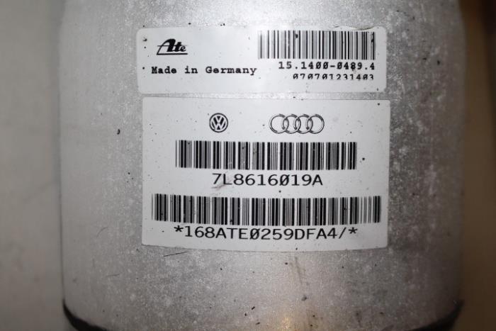 Schokdemper links-achter van een Audi Q7