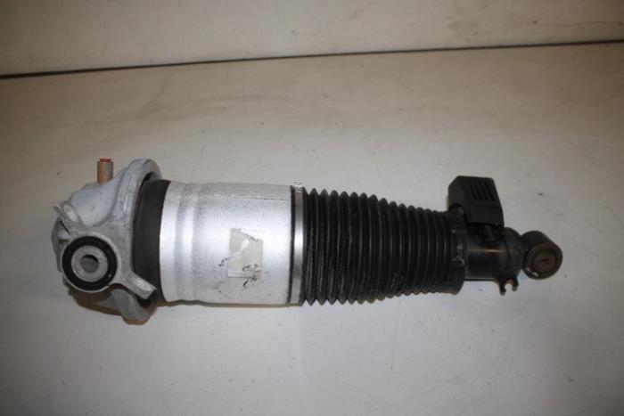 Schokdemper links-achter van een Audi Q7