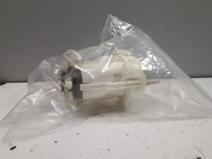 Begagnade Bensinpump Audi A8 (D4) 4.0 V8 32V TFSI Quattro Pris € 150,00 Marginaltabell erbjuds av Autoparts Veghel